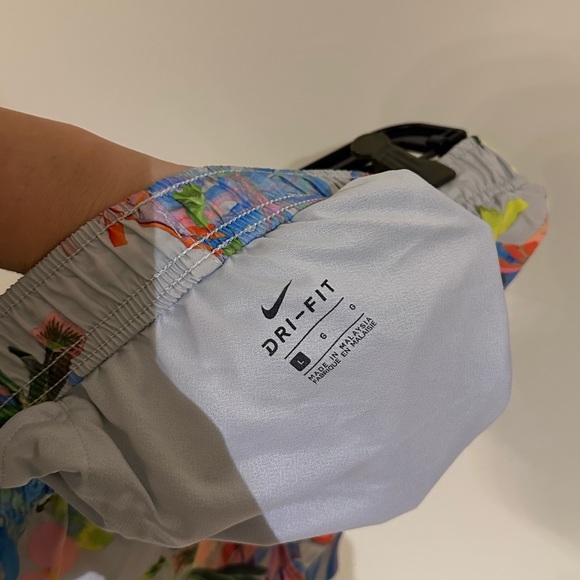 Nike Dri Fit Tropical Shorts - Picture 3 of 3